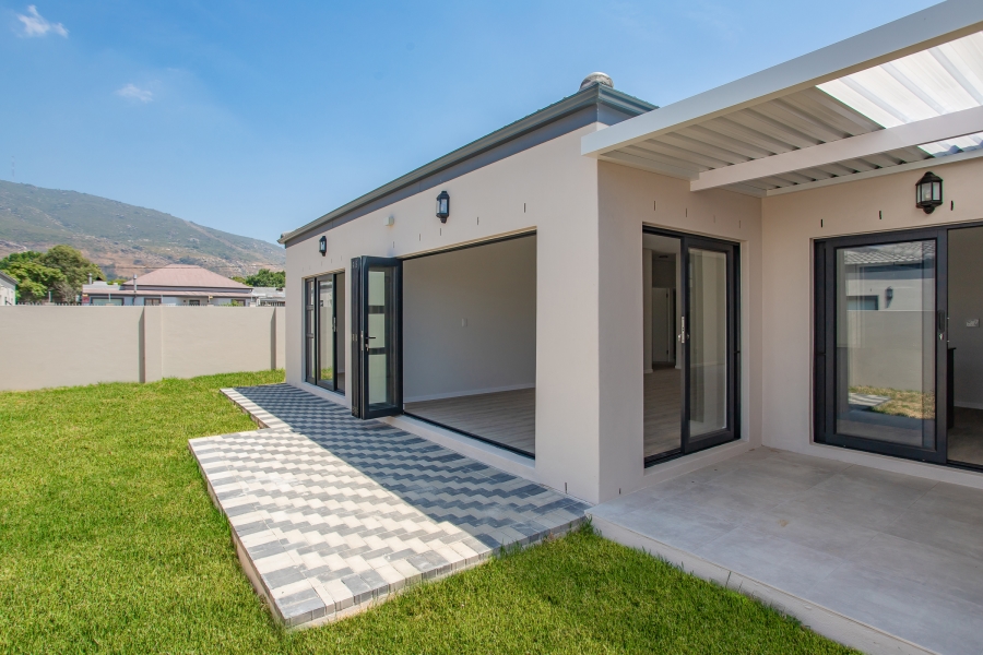 3 Bedroom Property for Sale in Honeydew Country Estate Western Cape